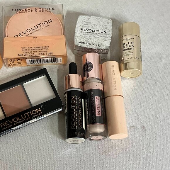 Revolution Makeup 10 Set Kit – Concealer, Powder, Palette, Lip, Highlighter - Picture 3 of 3